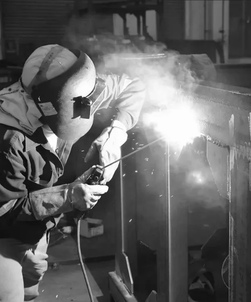 Equipo de soldadura Miller para procesos MIG, TIG y electrodo